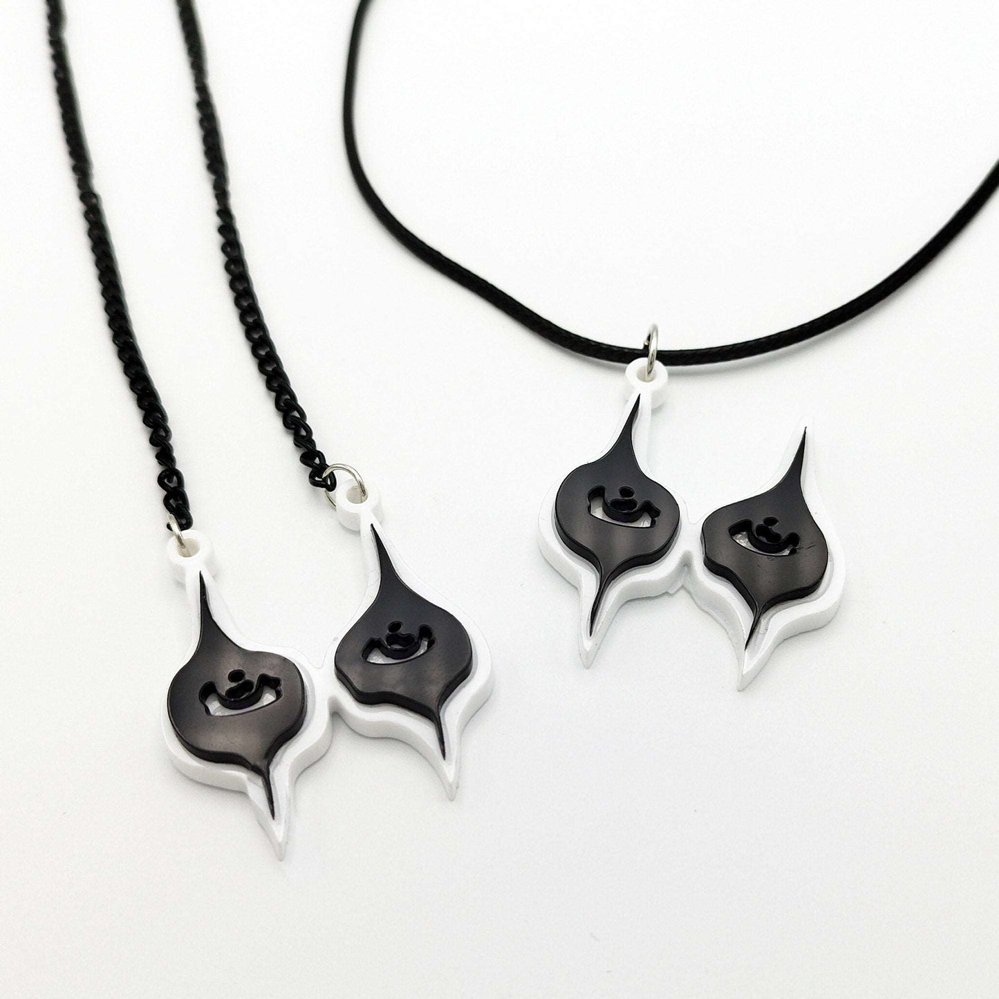 ALICE COOPER EYES NECKLACE - Kozmic Garden