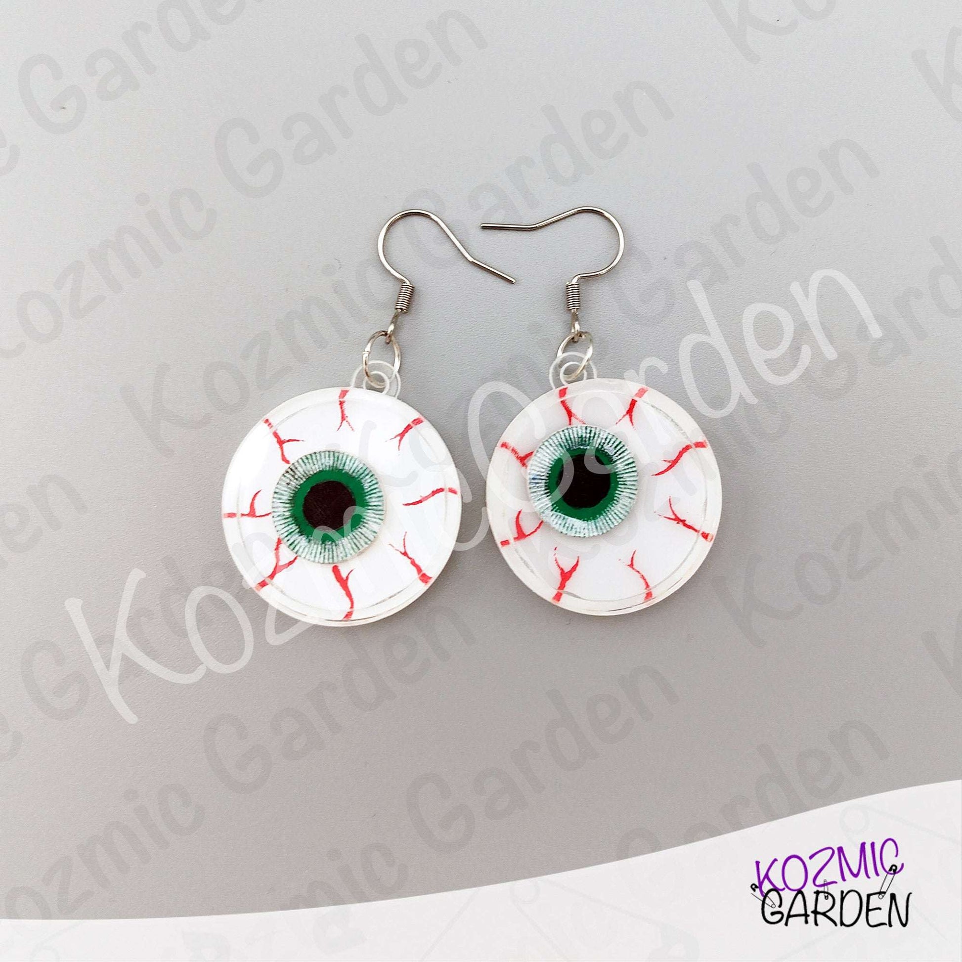Eyeball Shaker Earrings | Go look around on Halloween!