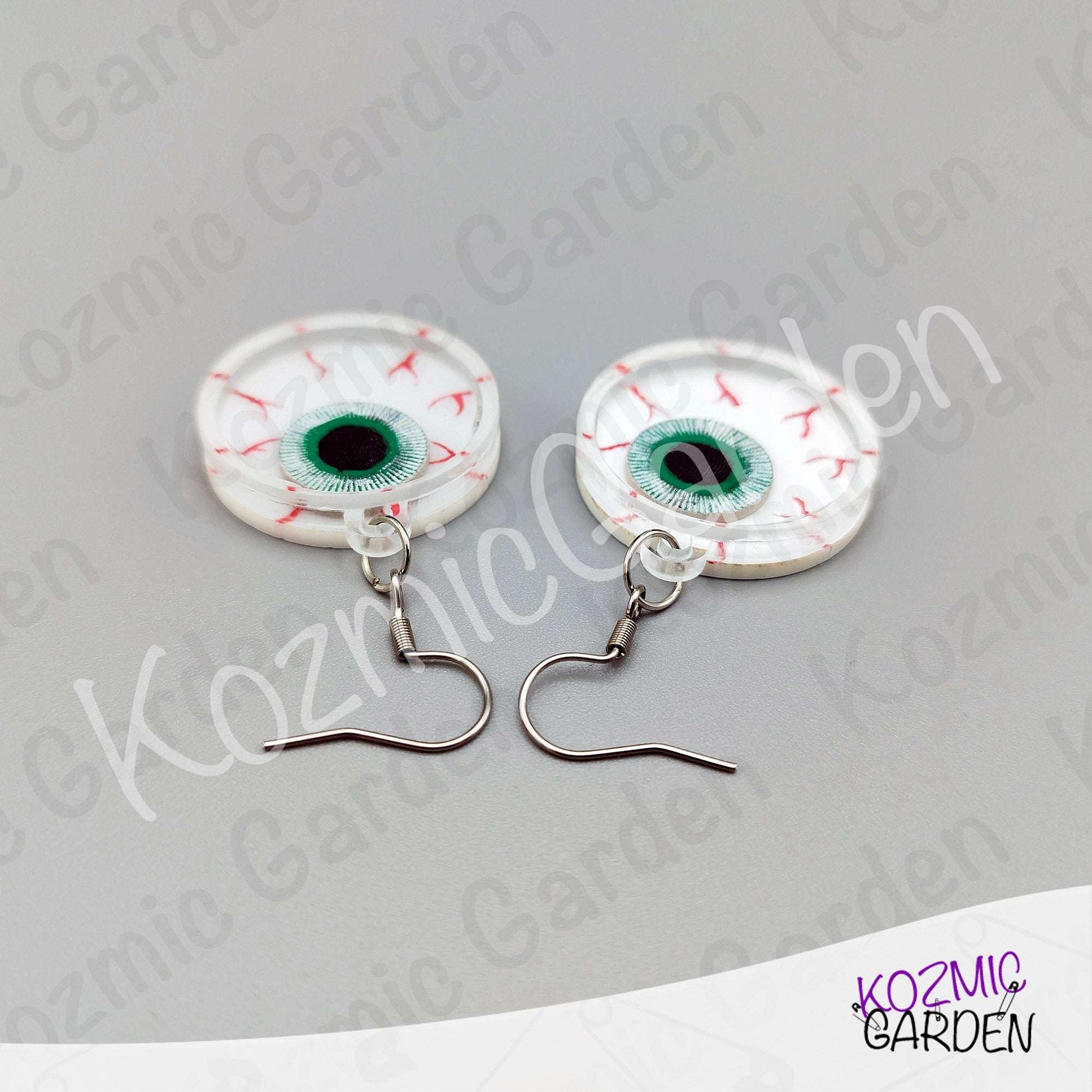Eyeball Shaker Earrings | Go look around on Halloween!
