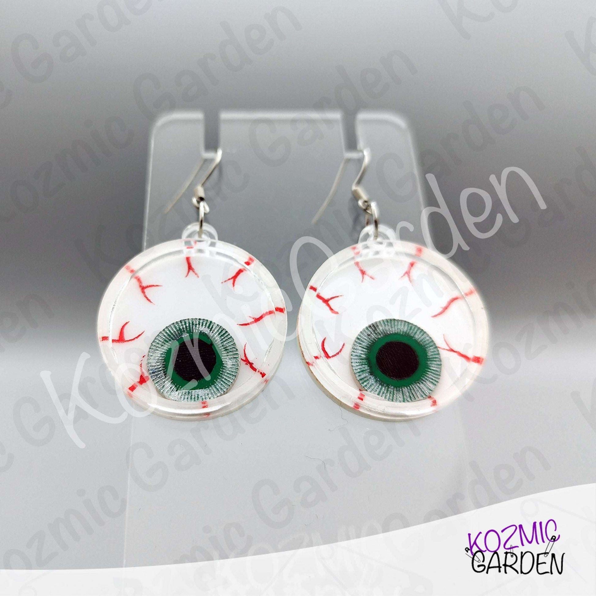 Eyeball Shaker Earrings | Go look around on Halloween!
