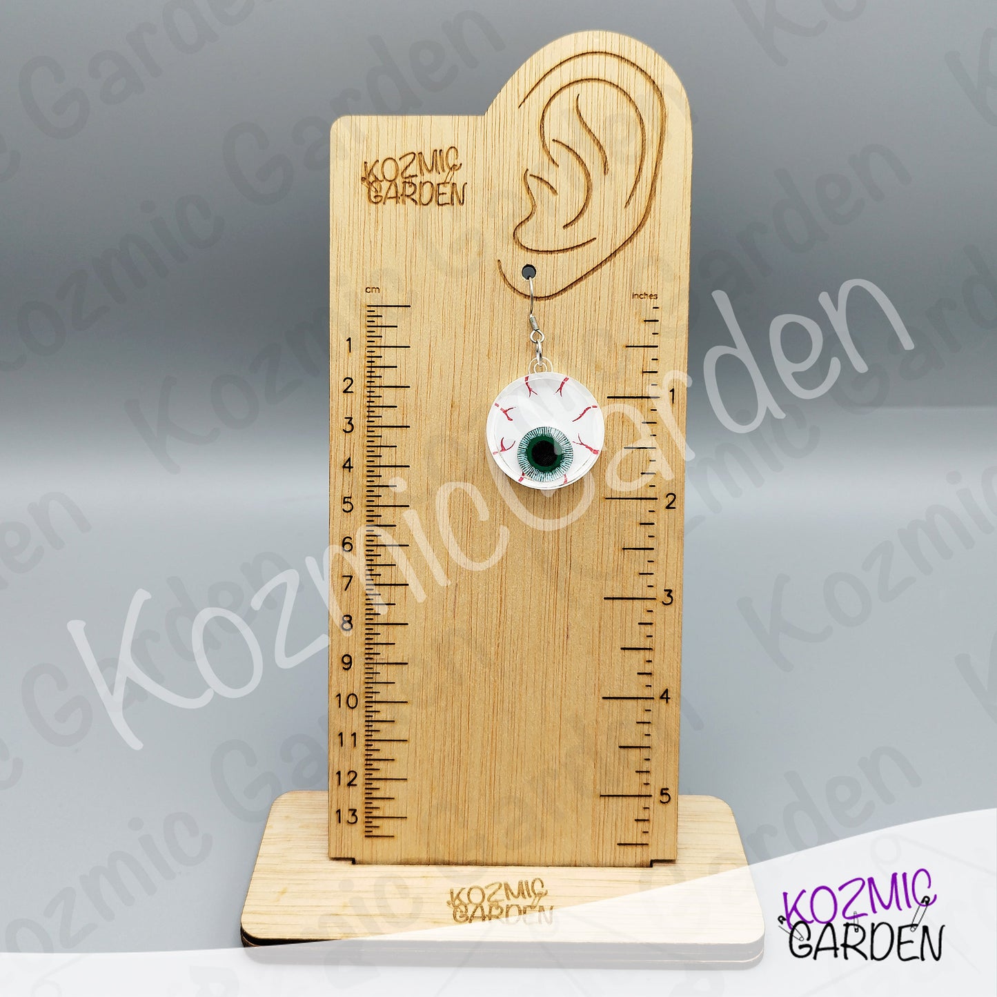 Eyeball Shaker Earrings | Go look around on Halloween!