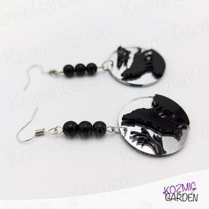 HOWLING WOLF EARRINGS | Unleash the magic of the night!