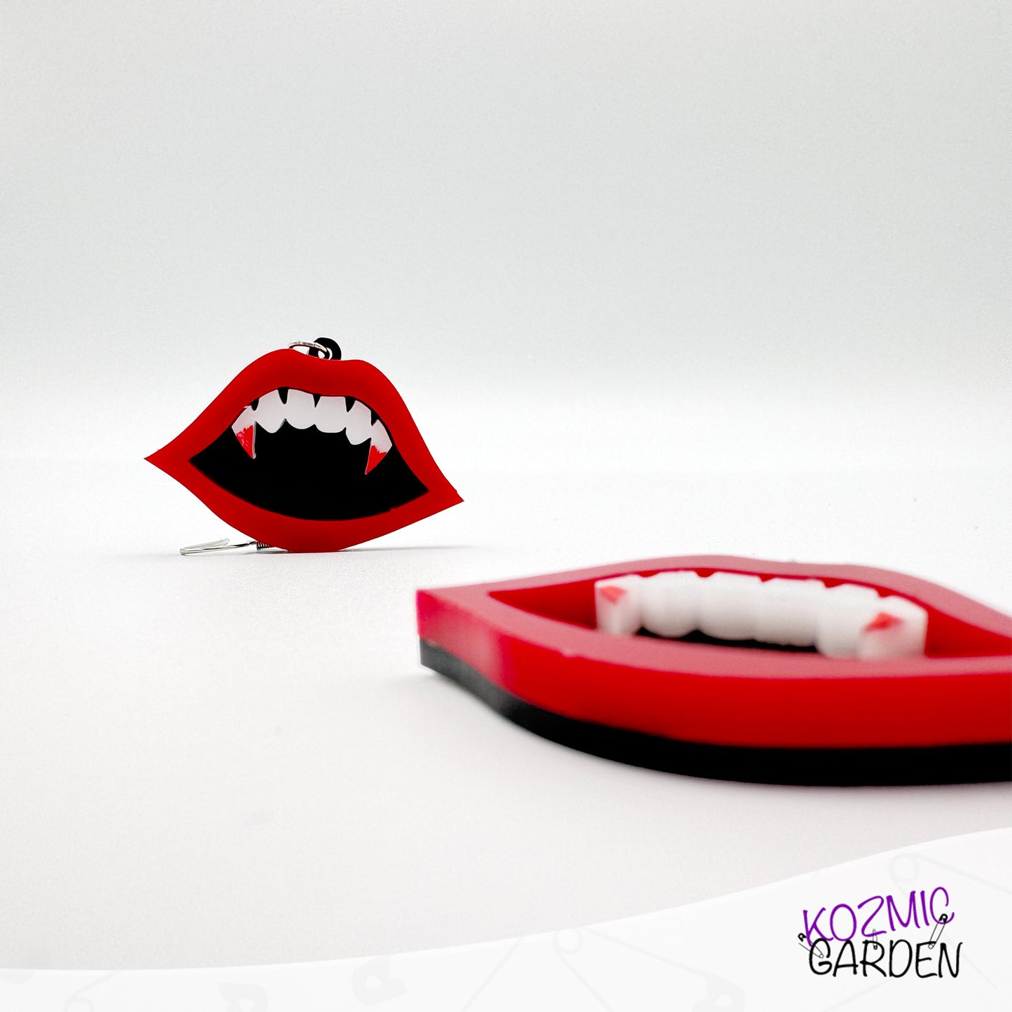 Vampire fang mouth earrings - Fang-tastic vampiric earrings!