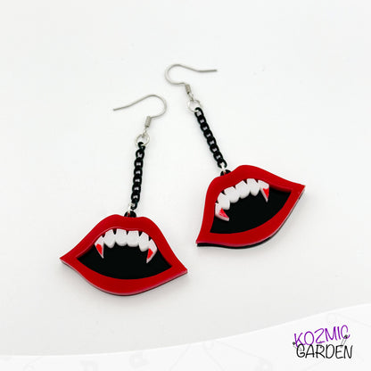 Vampire fang mouth earrings - Fang-tastic vampiric earrings!