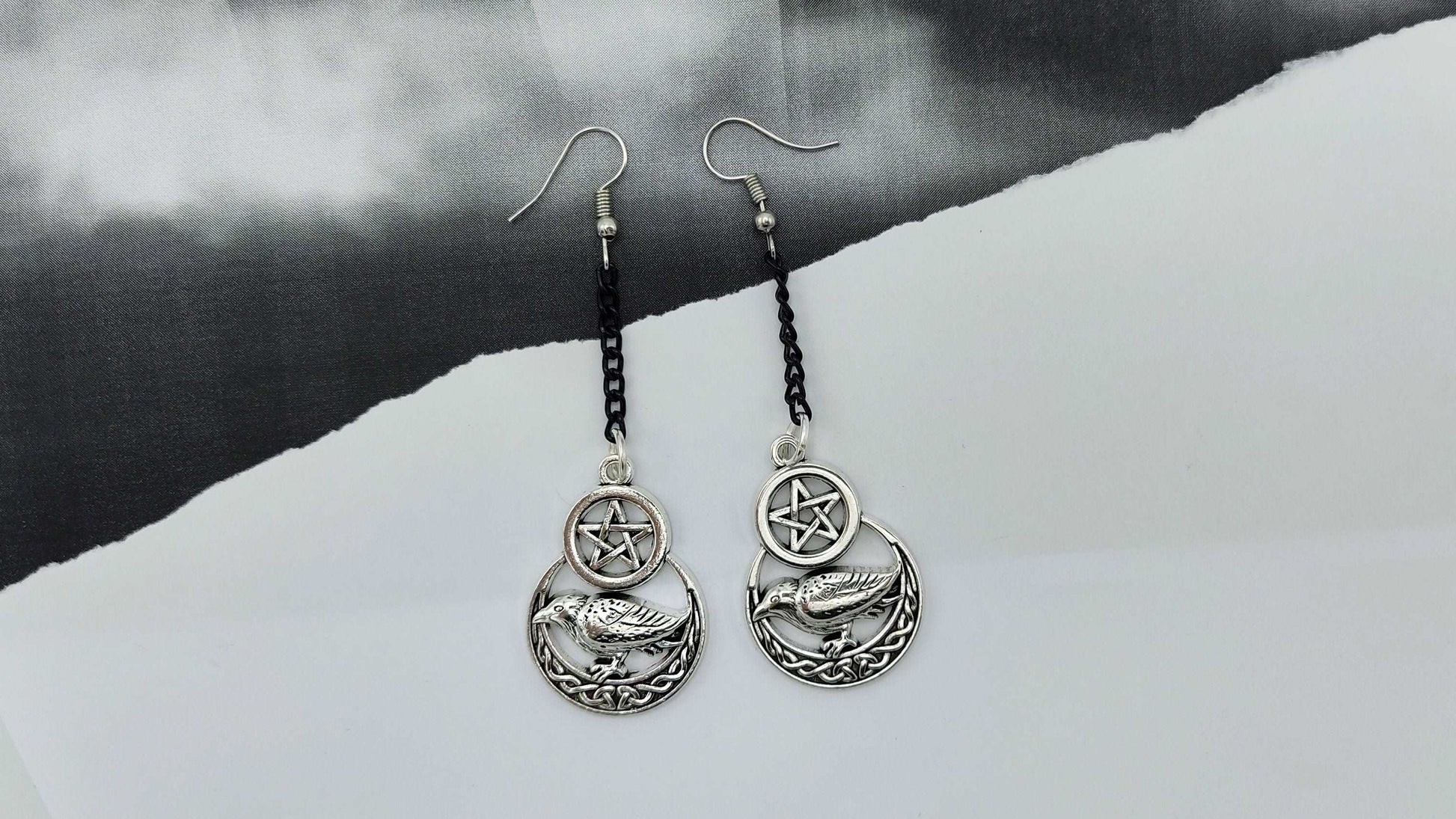 PENTAGRAM RAVEN EARRINGS - Kozmic Garden