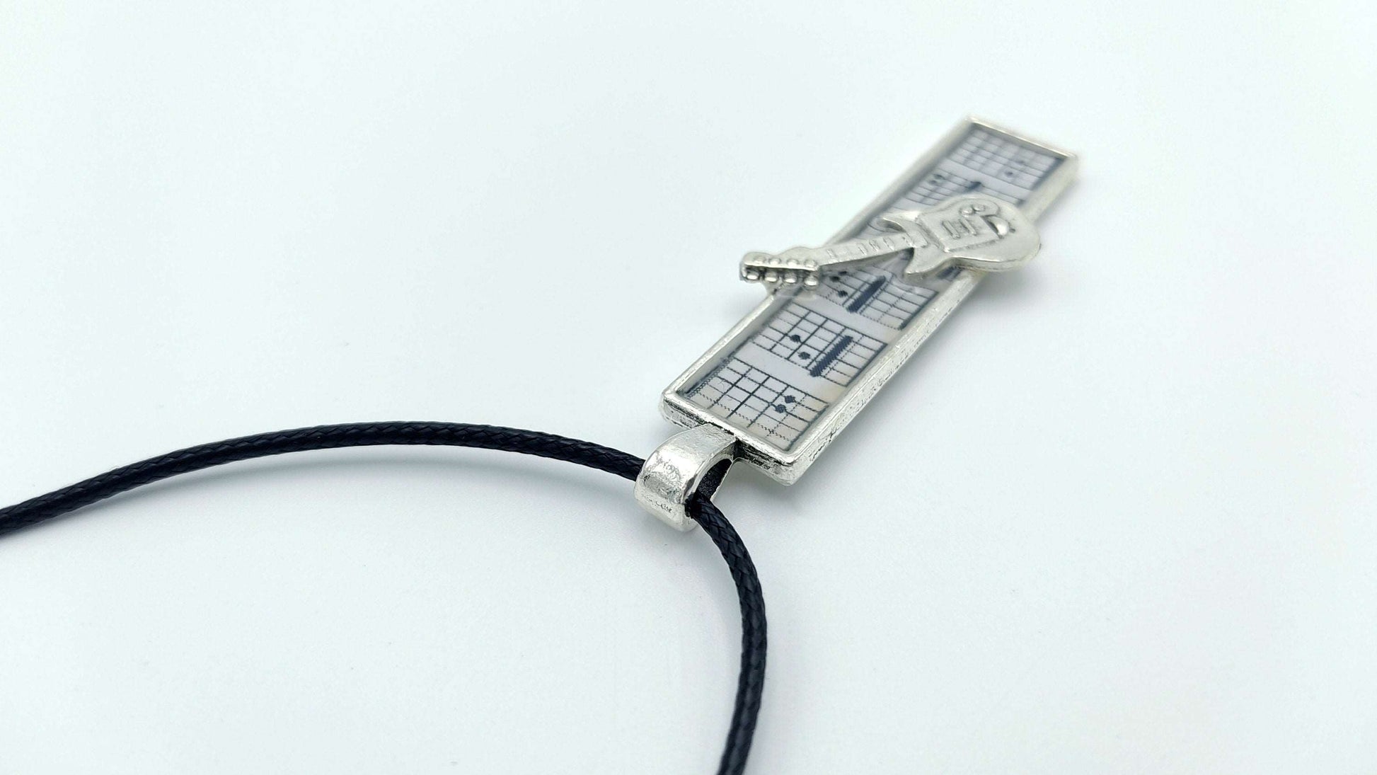 GUITAR CHORDS PENDANT - Kozmic Garden